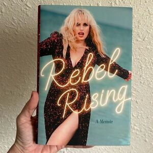 Rebel rising- Rebel Wilson - hardcover